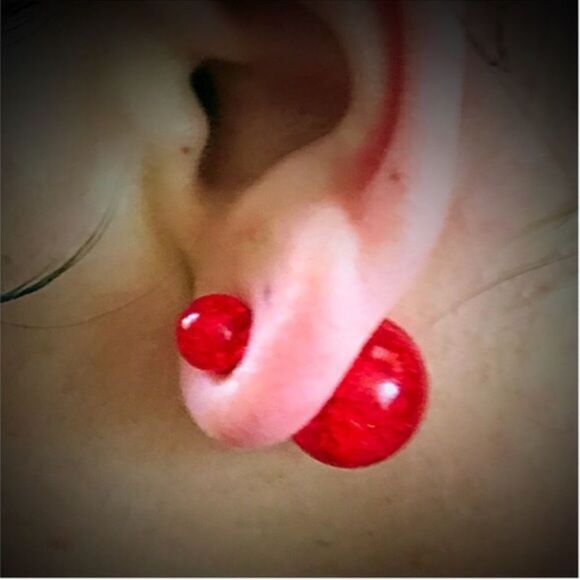 Red Cracked Earrings (G2) - Picture 4 of 5